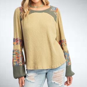 Size S (Oversized) Easel Los Angeles Print Mix Textured Rib Knit Top in Coral